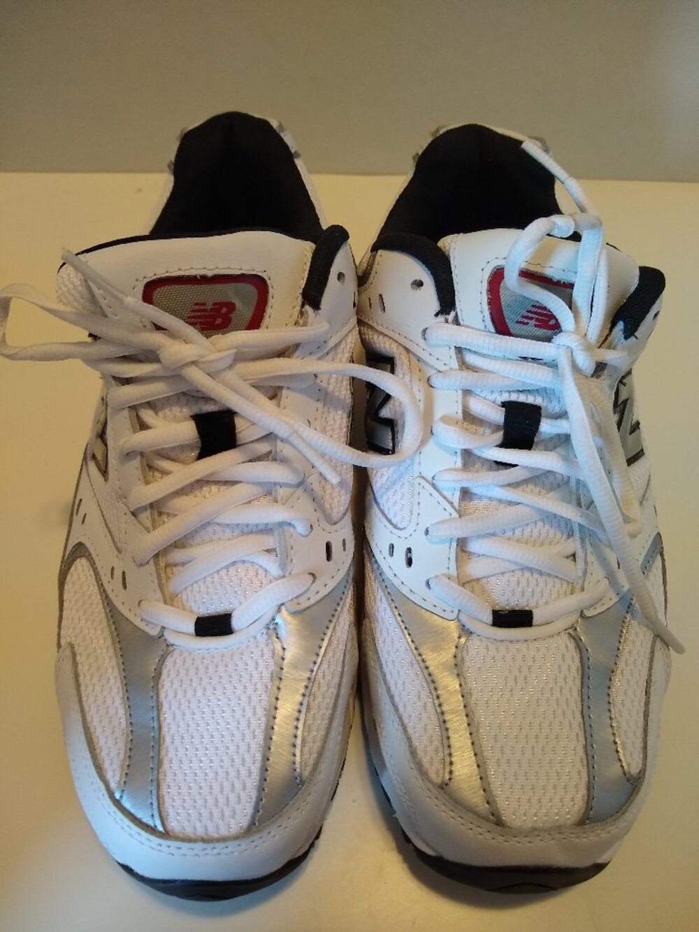 White and gray new balance men's walking shoes MR405WBR size 8 4E